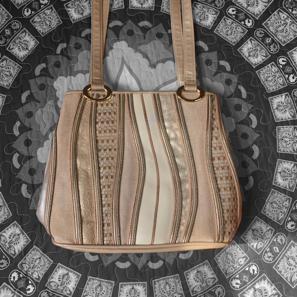 Vintage 80s gold and ivory bag 🖤